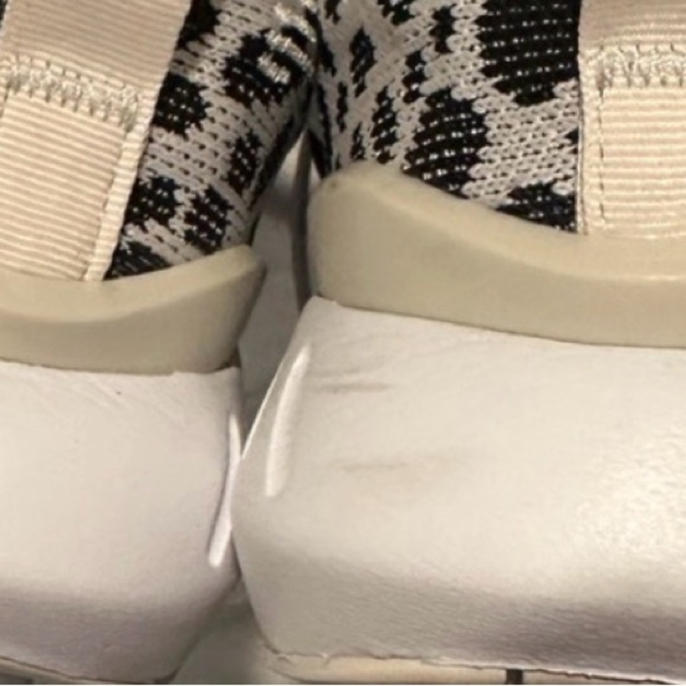 Adidas Women's 8.5/ kids 7 Leopard Print slide on Sneakers worn once b & w - Picture 9 of 10